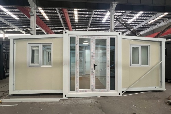 Expandable container house exterior view &mdash; Wanbang